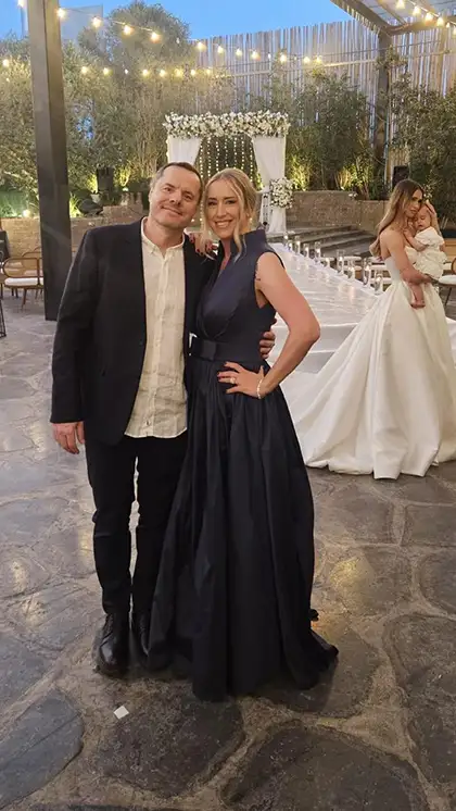 שמלת ערב כחולה אלגנטית עם חגורה במותן